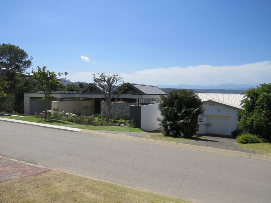 4 Bedroom Property for Sale in Lookout Beach Western Cape
